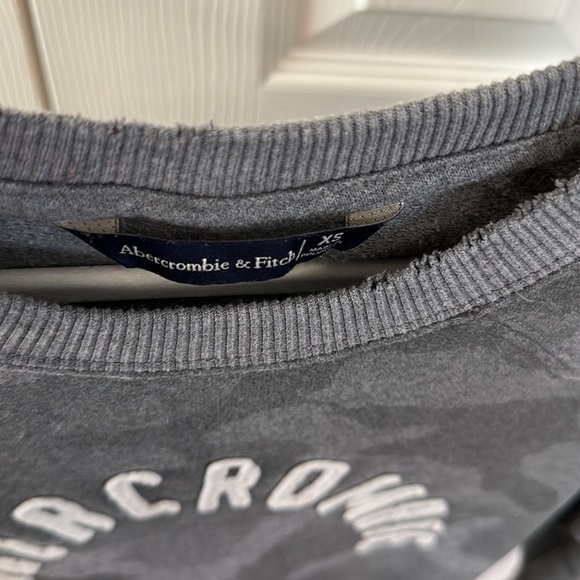 Abercrombie Grey Camo Sweatshirt Size XS - Picture 7 of 11